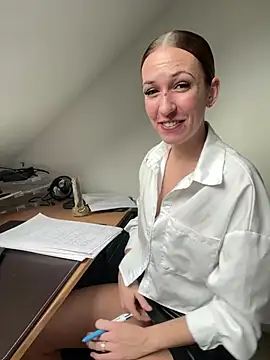 Snapshot of lola_tentatiion chatting on March 10, 9:32 am lola tentatiion online show from March 10, 9:32 am