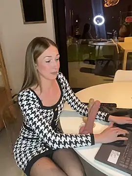 Snapshot of lola_tentatiion chatting on March 10, 8:34 pm lola tentatiion online show from March 10, 8:34 pm