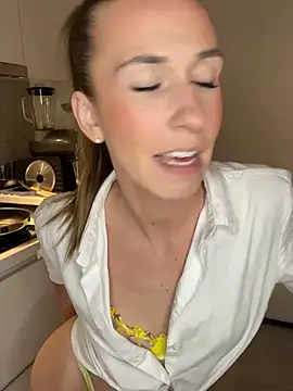 Snapshot of lola_tentatiion chatting on March 22, 8:26 pm lola tentatiion online show from March 22, 8:26 pm