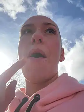 Snapshot of lola_tentatiion chatting on March 23, 8:59 am lola tentatiion online show from March 23, 8:59 am