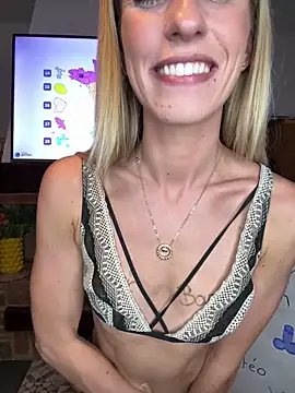 Snapshot of lola_tentatiion chatting on September 14, 8:19 pm lola tentatiion online show from September 14, 8:19 pm