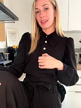 Snapshot of lola_tentatiion chatting on October 12, 11:42 am lola tentatiion online show from October 12, 11:42 am