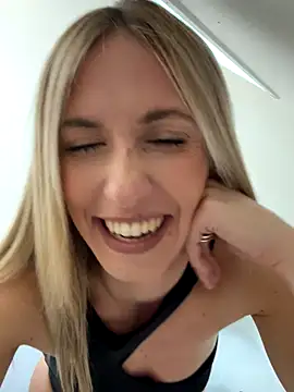 Snapshot of lola_tentatiion chatting on October 19, 3:34 pm lola tentatiion online show from October 19, 3:34 pm