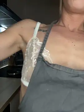 Snapshot of lola_tentatiion chatting on October 20, 7:03 pm lola tentatiion online show from October 20, 7:03 pm