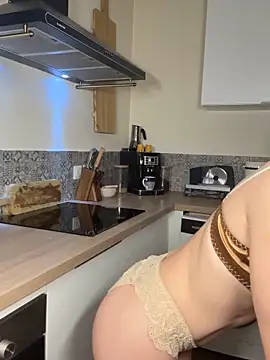 lola tentatiion online show from March 4, 8:15 pm