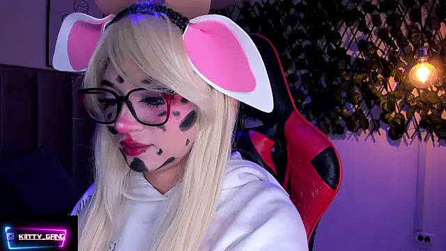 Kitty Gang online show from October 31, 2:34 am