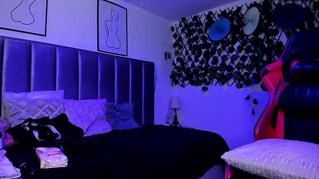 Kitty Gang online show from March 11, 1:55 am