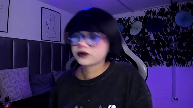 Kitty Gang online show from April 29, 1:53 am