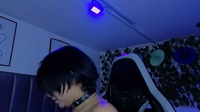 Kitty Gang online show from May 5, 1:35 am