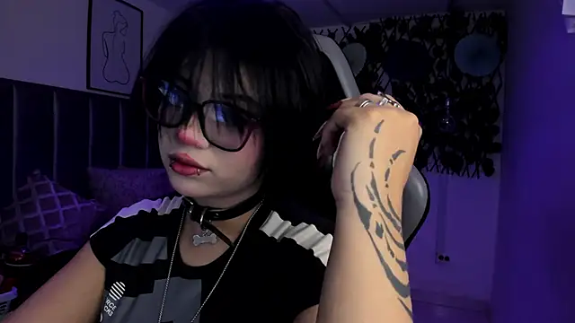 Kitty Gang online show from June 17, 1:30 am