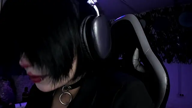Kitty Gang online show from June 18, 1:50 am