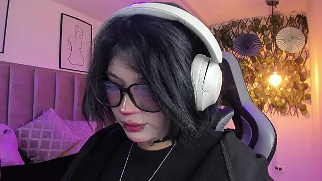Kitty Gang online show from August 5, 1:19 am