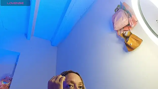 emma collson online show from December 3, 8:51 pm