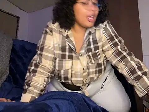 TheeGoddessAset online show from February 22, 2:06 am