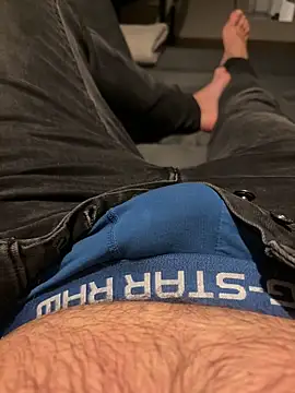 Snapshot of mrniceguy198 chatting on November 8, 8:29 pm mrniceguy198 online show from November 8, 8:29 pm