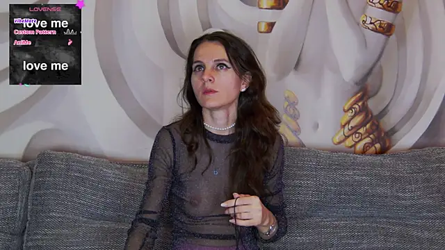 hailey peach online show from February 19, 6:00 pm