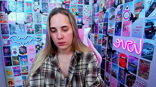 Snapshot of MiaMilas chatting on October 3, 5:54 pm MiaMilas online show from October 3, 5:54 pm