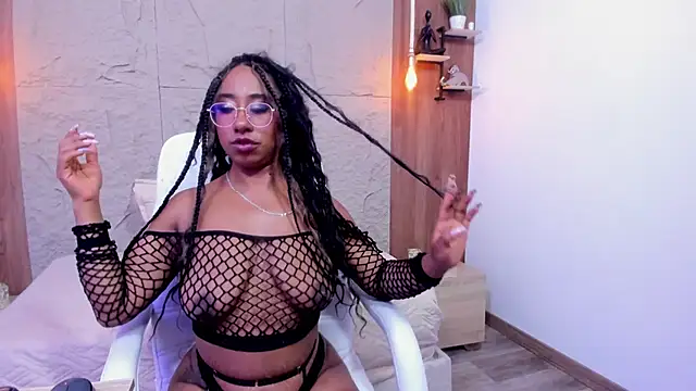 Snapshot of _Eveelyn chatting on March 20, 10:18 pm Eveelyn online show from March 20, 10:18 pm