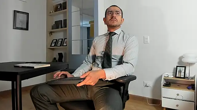 pablo-rincon95 online show from July 2, 12:22 pm