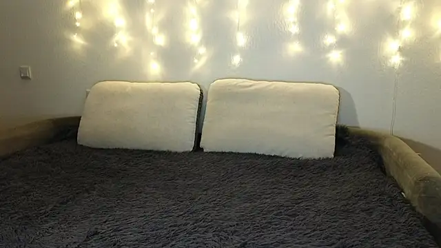 Snapshot of Tutti_Frutt1s chatting on January 24, 5:21 am Tutti Frutt1s online show from January 24, 5:21 am