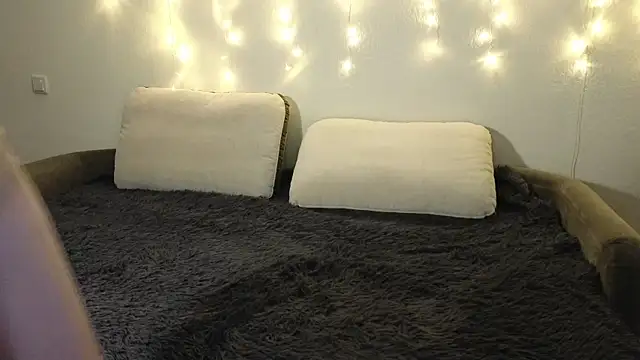 Snapshot of Tutti_Frutt1s chatting on January 25, 8:10 am Tutti Frutt1s online show from January 25, 8:10 am