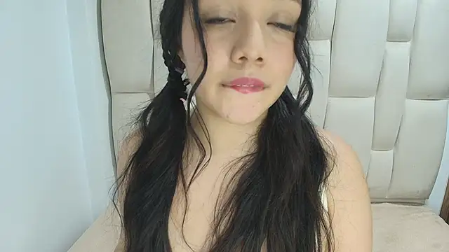 Emily Trujillo online show from May 4, 7:32 pm