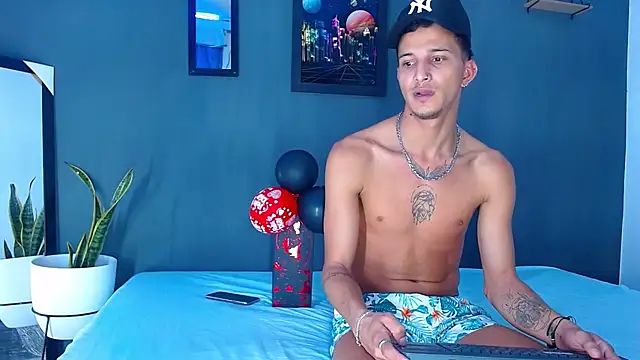 Snapshot of Friendsofeverything_ chatting on December 27, 3:37 pm Friendsofeverything online show from December 27, 3:37 pm