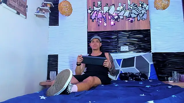 Friendsofeverything  online show from November 1, 3:08 am