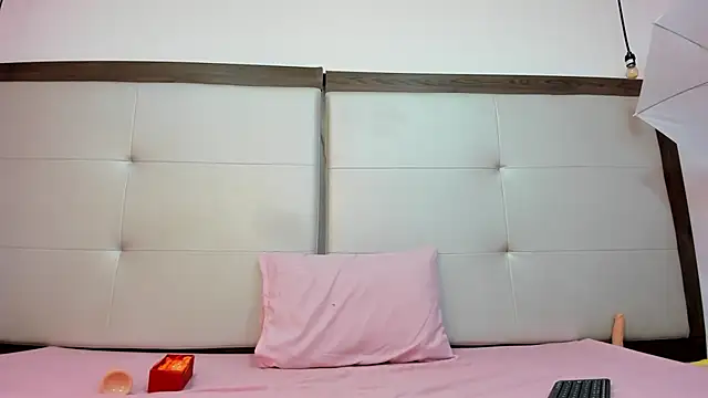 Alisson Freckles online show from February 1, 6:51 pm