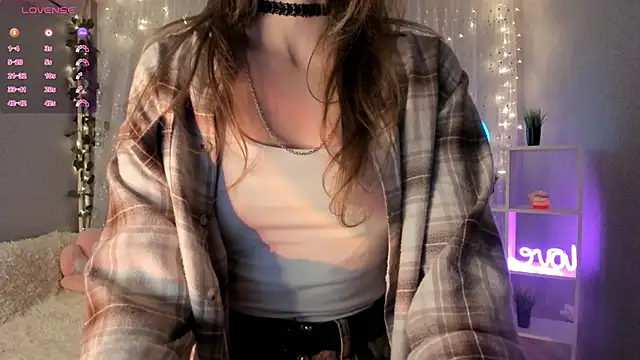 AraCopple online show from December 6, 8:18 pm