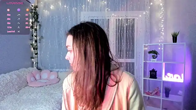 AraCopple online show from December 19, 11:14 pm