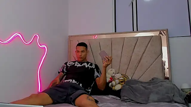 Hana and Zeta online show from March 3, 3:34 am