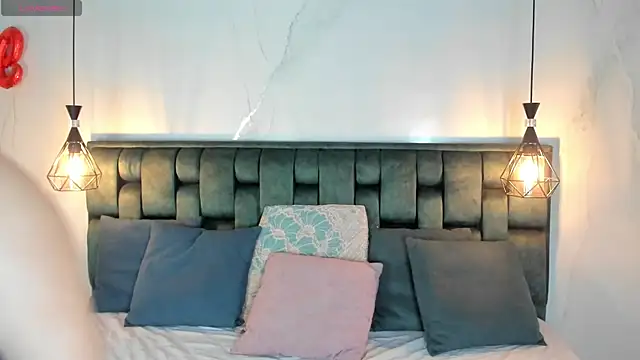 Snapshot of angelswets chatting on February 19, 1:39 pm angelswets online show from February 19, 1:39 pm