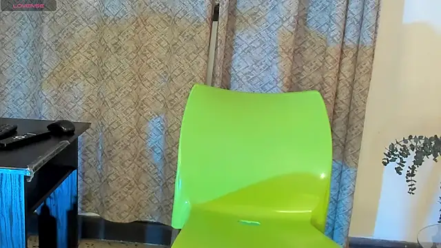 Snapshot of angelswets chatting on October 24, 2:13 pm angelswets online show from October 24, 2:13 pm