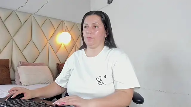 Snapshot of angelswets chatting on August 1, 3:00 pm angelswets online show from August 1, 3:00 pm