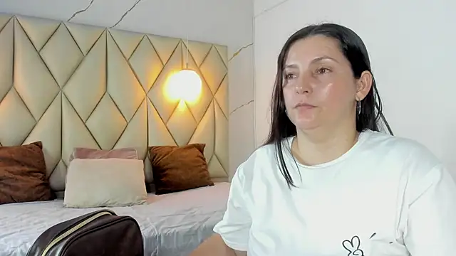 Snapshot of angelswets chatting on August 3, 2:22 pm angelswets online show from August 3, 2:22 pm