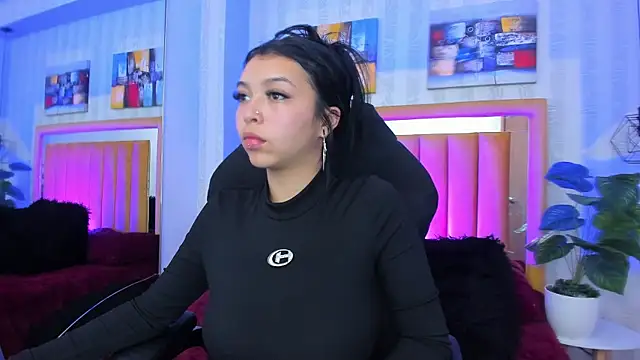 Snapshot of pettit_courtny chatting on December 4, 8:06 pm pettit courtny online show from December 4, 8:06 pm