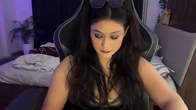 Snapshot of GoddessAnna chatting on May 28, 5:32 pm GoddessAnna online show from May 28, 5:32 pm