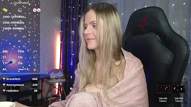 Snapshot of JessieOMays chatting on December 13, 3:43 pm JessieOMays online show from December 13, 3:43 pm