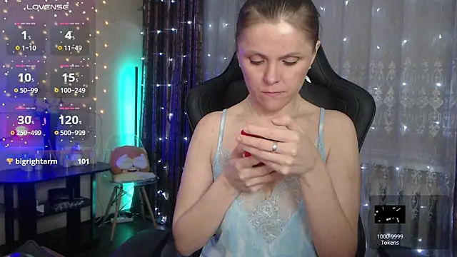 Snapshot of JessieOMays chatting on February 12, 1:41 am JessieOMays online show from February 12, 1:41 am