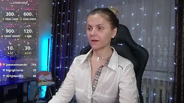 Snapshot of JessieOMays chatting on March 10, 1:23 am JessieOMays online show from March 10, 1:23 am