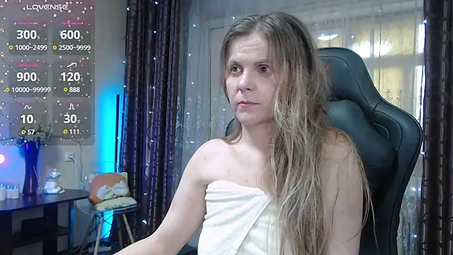 Snapshot of JessieOMays chatting on March 18, 3:53 am JessieOMays online show from March 18, 3:53 am