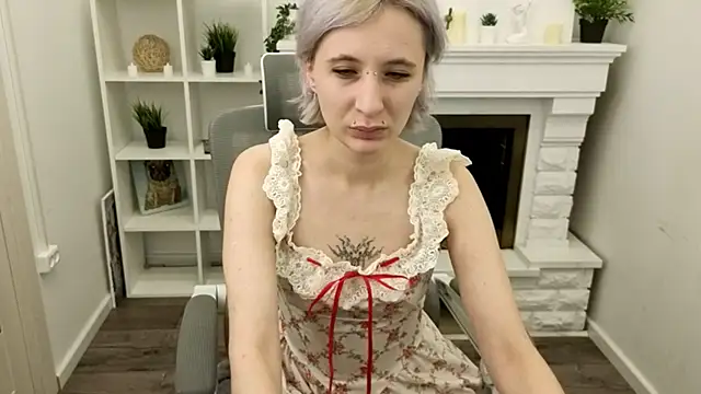 Snapshot of TaylorLunar chatting on November 13, 12:59 pm TaylorLunar online show from November 13, 12:59 pm