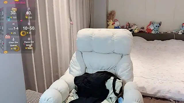 Snapshot of qiqi-666 chatting on October 2, 1:45 am qiqi-666 online show from October 2, 1:45 am