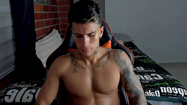 pettergrey1 online show from November 4, 10:42 pm