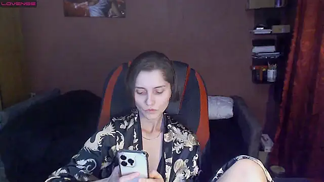 Snapshot of womanstrong78 chatting on January 27, 6:52 pm womanstrong78 online show from January 27, 6:52 pm