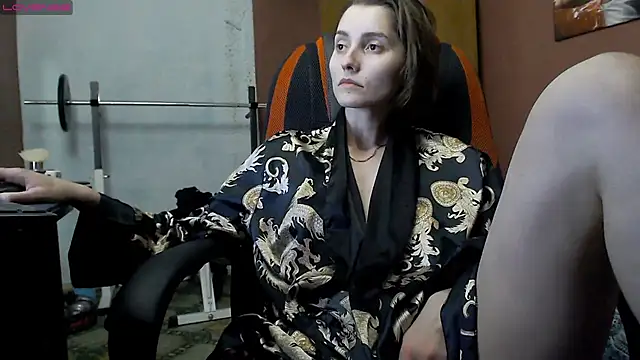 Snapshot of womanstrong78 chatting on February 23, 4:57 pm womanstrong78 online show from February 23, 4:57 pm