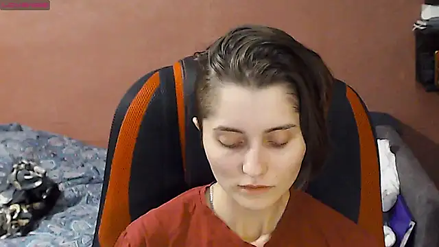 Snapshot of womanstrong78 chatting on February 27, 5:04 pm womanstrong78 online show from February 27, 5:04 pm