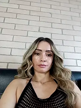 Snapshot of Loly_Horny chatting on April 16, 10:01 pm Loly Horny online show from April 16, 10:01 pm