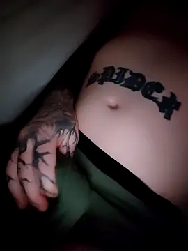 B1GBoyUk online show from December 2, 1:44 am